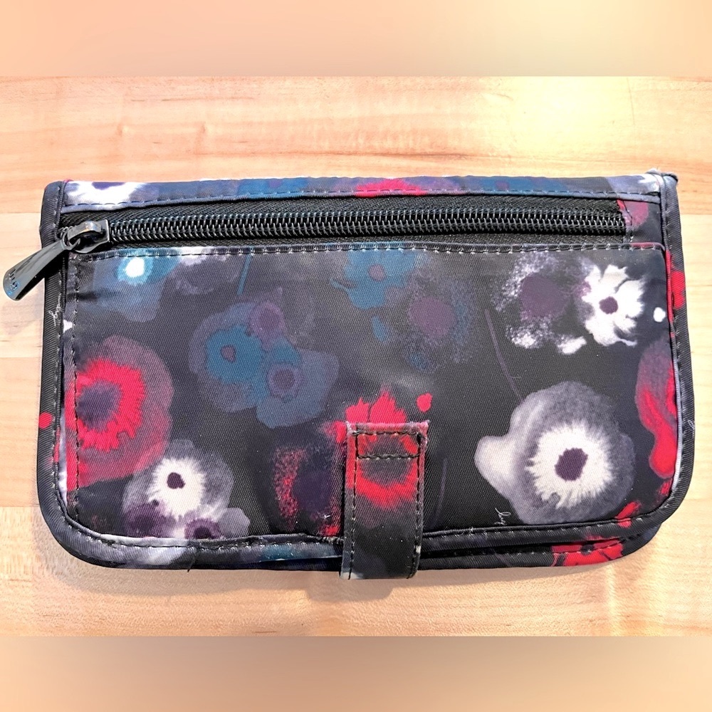 Lug Quilted Tandem Desert Flower Wallet/Pass Port Holder, RFID, NWOT - Picture 4 of 9